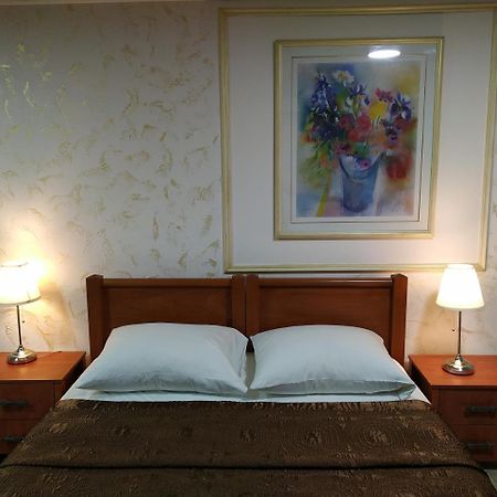 Hotel Rothschild 37 バト・ヤム エクステリア 写真